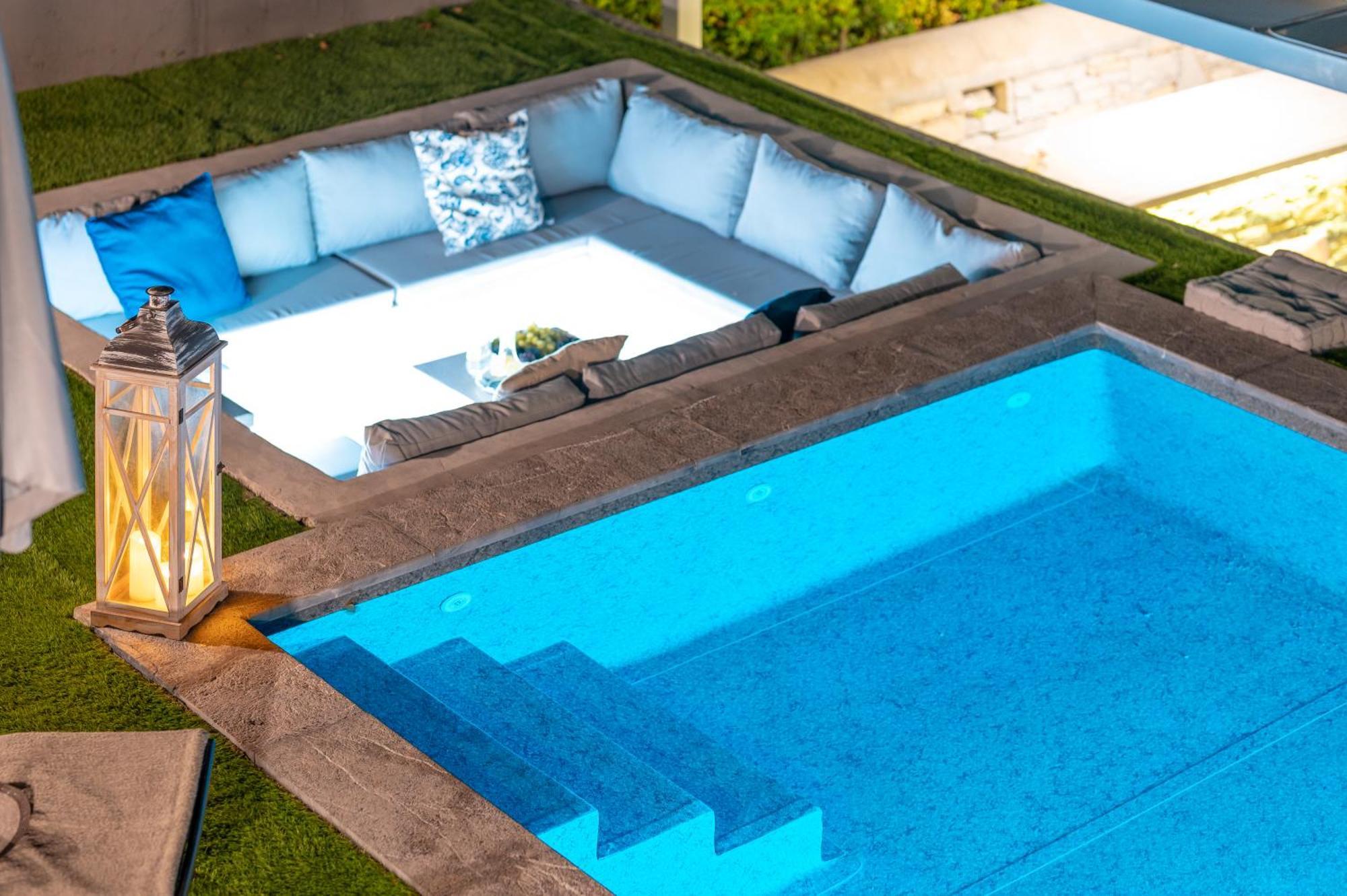 Tania Samos Villa